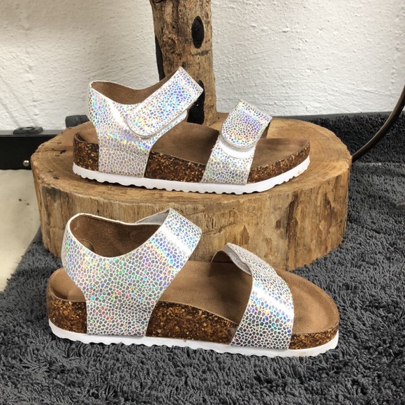 Wonder Nation silver Iridescent sandals size 8 - Picture 3 of 8